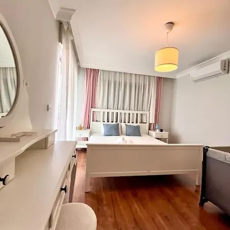 Cesme'de Havuzlu Evde Konaklayin فيلة *