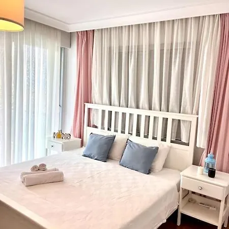 فيلة Cesme'de Havuzlu Evde Konaklayin *