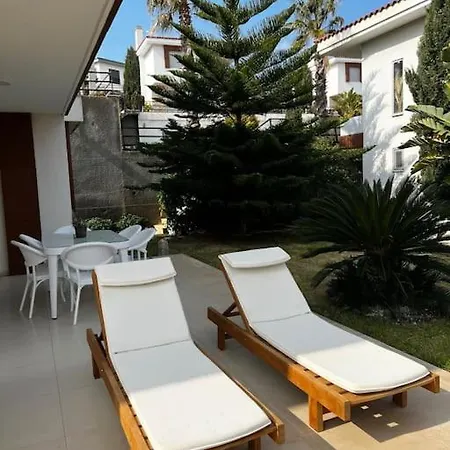 Cesme'de Havuzlu Evde Konaklayin فيلة *