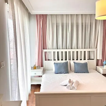 فيلة Cesme'de Havuzlu Evde Konaklayin