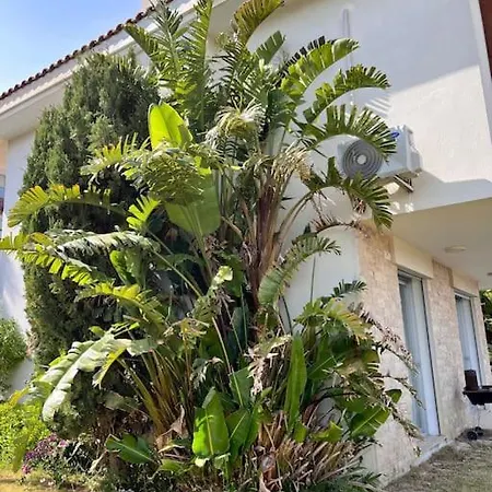 Cesme'de Havuzlu Evde Konaklayin 빌라
