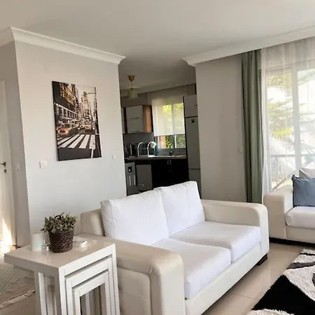 Cesme'de Havuzlu Evde Konaklayin Vila *