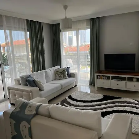 Cesme'de Havuzlu Evde Konaklayin 빌라